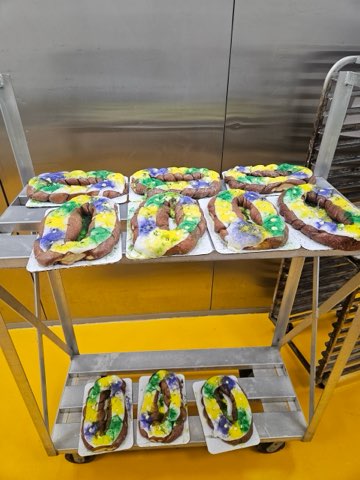A New Orleans Guide to King Cakes for First-Timers - king cake in new orleans - central city barbecue